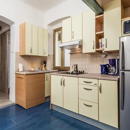 公寓 In With 1 Bedrooms *